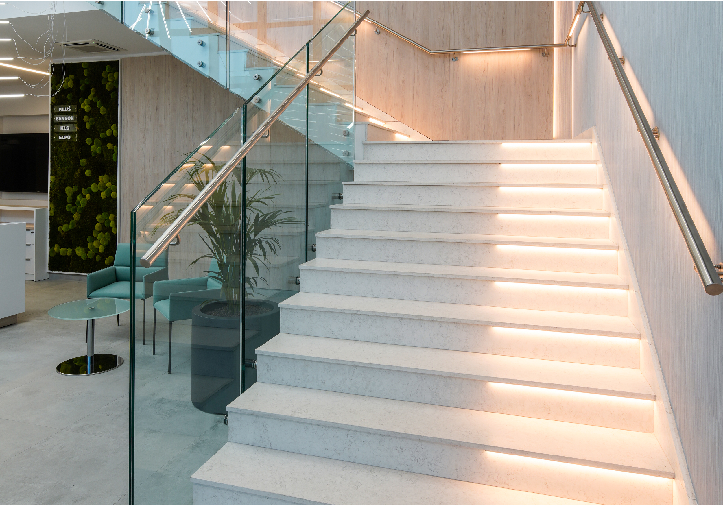 escalera-instalación-LED_interior_comunicación_iluminación-led