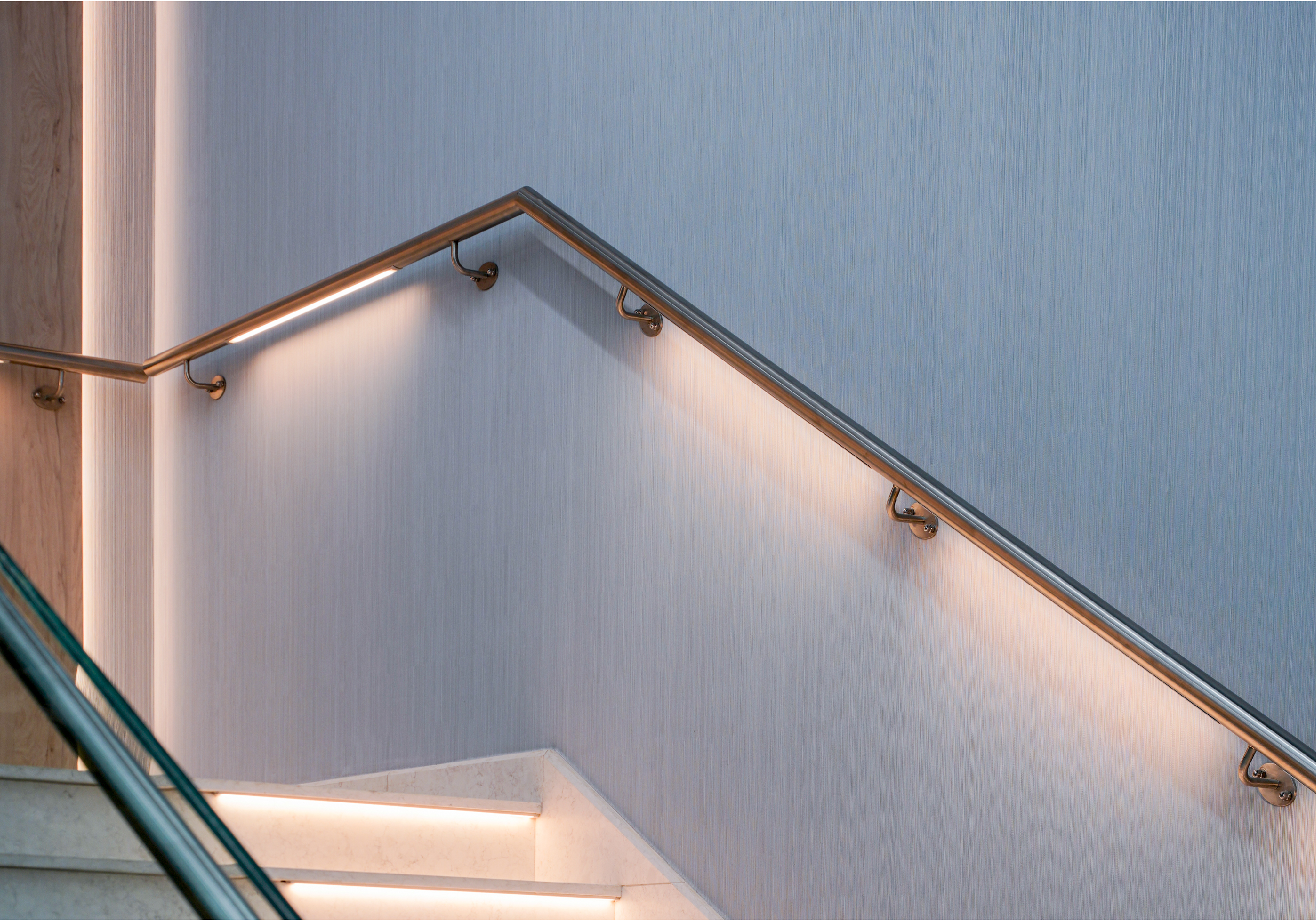 escalera-instalación-LED_interior_comunicación_iluminación-led