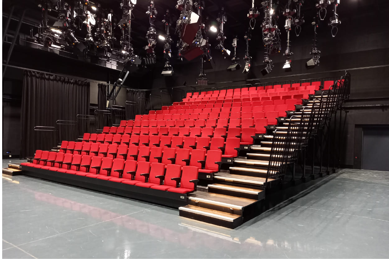 light-that-guides-hidden-klus-solutions-for-passageways-and-stairs
