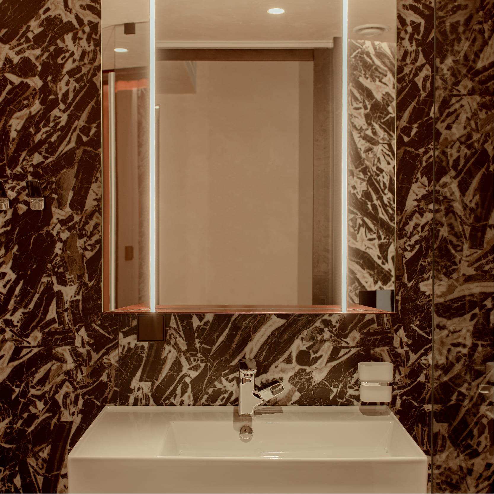  Mirror Lighting - Add Brilliance to Your Spaces!